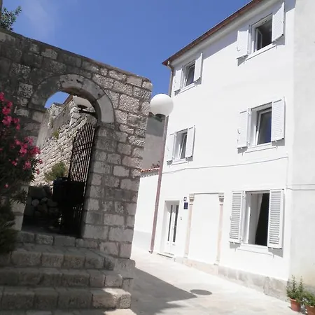 Apartments Zlata In The Heart Of The Old Town, Close To The Beach Rab Town