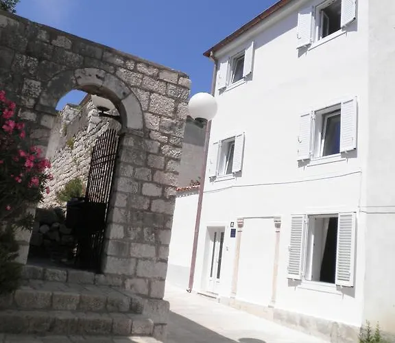 Apartments Zlata In The Heart Of The Old Town, Close To The Beach Rab Town