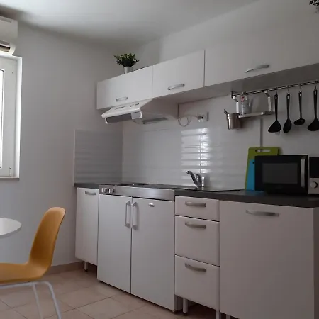 Zlata In The Heart Of The Old Town, Close To The Rab Town