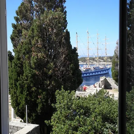 Zlata In The Heart Of The Old Town, Close To The Rab Town